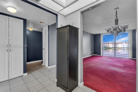 Condo in Sunrise, Florida, 1 bedroom  № 1403038 - photo 11