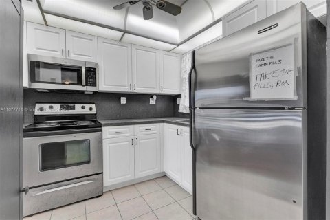 Condo in Sunrise, Florida, 1 bedroom  № 1403038 - photo 7