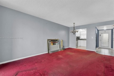 Condo in Sunrise, Florida, 1 bedroom  № 1403038 - photo 16