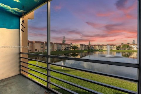 Copropriété à vendre à Sunrise, Floride: 1 chambre, 59.46 m2 № 1403038 - photo 1