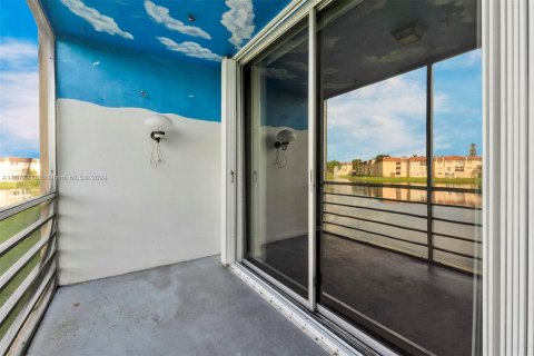 Condo in Sunrise, Florida, 1 bedroom  № 1403038 - photo 26