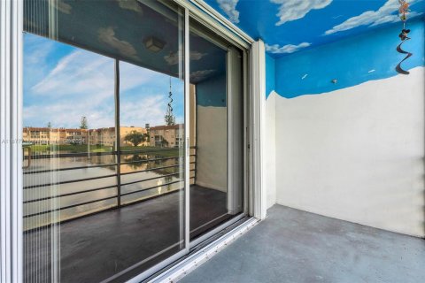 Condo in Sunrise, Florida, 1 bedroom  № 1403038 - photo 25