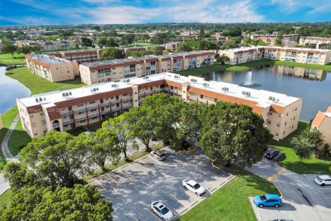 Condo in Sunrise, Florida, 1 bedroom  № 1403038 - photo 3