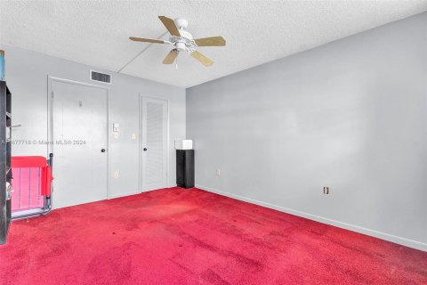 Condo in Sunrise, Florida, 1 bedroom  № 1403038 - photo 13