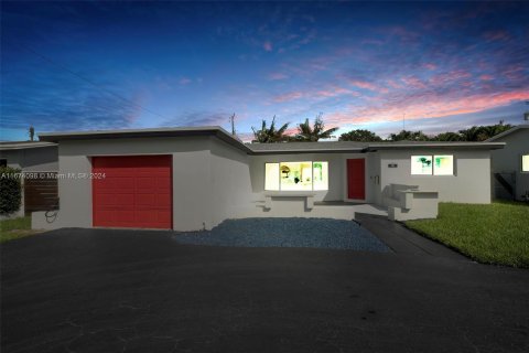 Casa en venta en Hollywood, Florida, 2 dormitorios, 163.42 m2 № 1403047 - foto 1