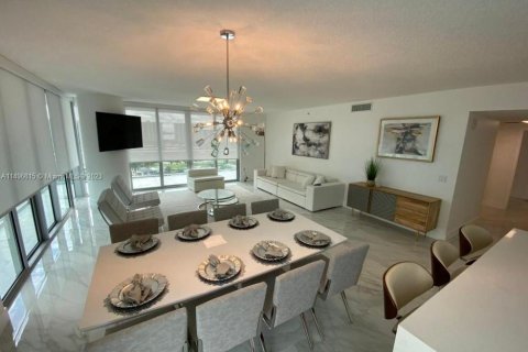 Condominio en venta en Sunny Isles Beach, Florida, 3 dormitorios, 175.77 m2 № 880150 - foto 4
