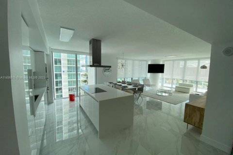 Condominio en venta en Sunny Isles Beach, Florida, 3 dormitorios, 175.77 m2 № 880150 - foto 6
