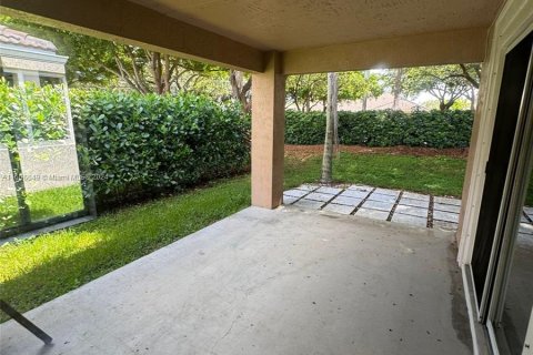 House in Weston, Florida 3 bedrooms, 131.92 sq.m. № 1227215 - photo 4