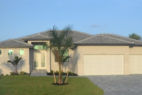 Villa ou maison à vendre à Punta Gorda, Floride: 3 chambres, 196.21 m2 № 611445 - photo 1