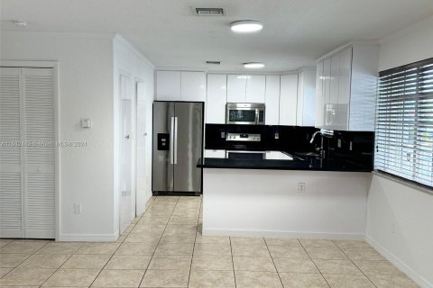 Immobilier commercial à vendre à Miami, Floride: 241.55 m2 № 1329091 - photo 25