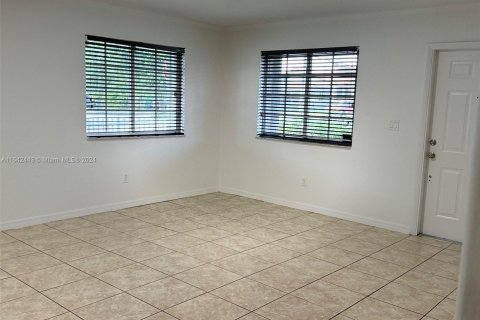 Propiedad comercial en venta en Miami, Florida, 241.55 m2 № 1329091 - foto 22