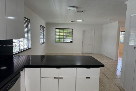 Immobilier commercial à vendre à Miami, Floride: 241.55 m2 № 1329091 - photo 24