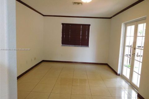 Commercial property in Miami, Florida 241.55 sq.m. № 1329091 - photo 5