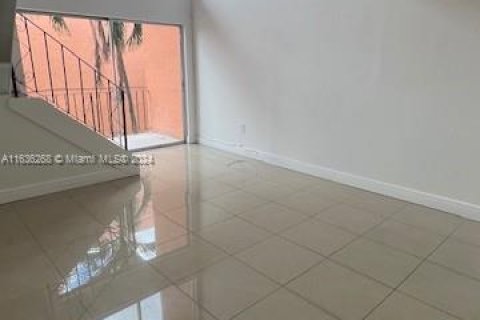 Condo in Hialeah, Florida, 1 bedroom  № 1329092 - photo 13