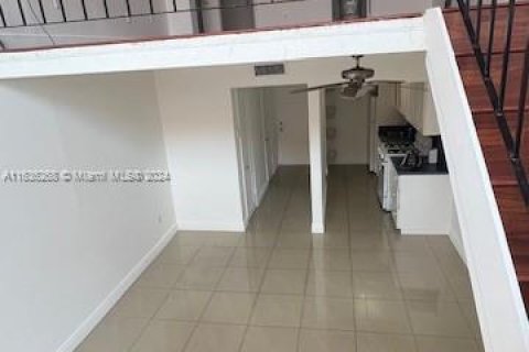 Condo in Hialeah, Florida, 1 bedroom  № 1329092 - photo 6