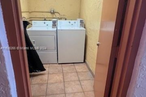 Condo in Hialeah, Florida, 1 bedroom  № 1329092 - photo 2