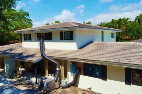 Casa en venta en Coral Gables, Florida, 6 dormitorios, 341.88 m2 № 1102650 - foto 2