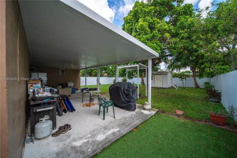 Casa en venta en Hialeah, Florida, 4 dormitorios, 136.94 m2 № 724144 - foto 23