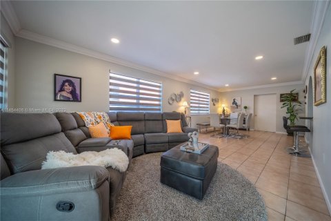 Casa en venta en Hialeah, Florida, 4 dormitorios, 136.94 m2 № 724144 - foto 12