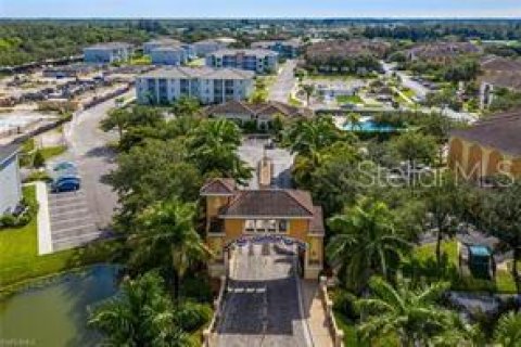 Copropriété à vendre à Cape Coral, Floride: 2 chambres, 117.99 m2 № 1326870 - photo 1