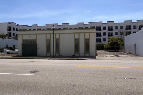 Propiedad comercial en venta en West Palm Beach, Florida № 1209163 - foto 3