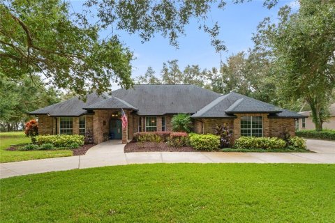 Casa en venta en Groveland, Florida, 5 dormitorios, 326.64 m2 № 1405472 - foto 1