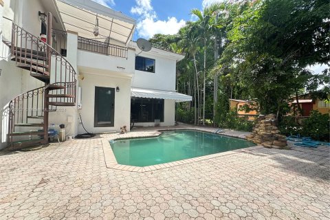 House in Coral Gables, Florida 5 bedrooms, 383.41 sq.m. № 1294716 - photo 9