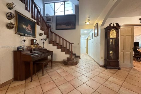 House in Coral Gables, Florida 5 bedrooms, 383.41 sq.m. № 1294716 - photo 17