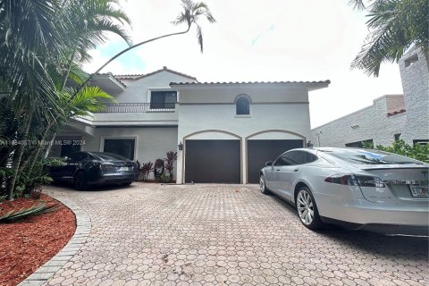 House in Coral Gables, Florida 5 bedrooms, 383.41 sq.m. № 1294716 - photo 4