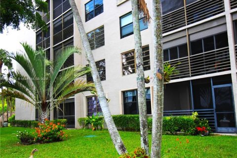 Condominio en venta en Pembroke Pines, Florida, 1 dormitorio, 79.15 m2 № 1142044 - foto 23