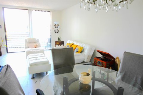 Condo in Pembroke Pines, Florida, 1 bedroom  № 1142044 - photo 6