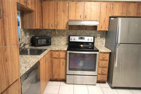 Condo in Pembroke Pines, Florida, 1 bedroom  № 1142044 - photo 7