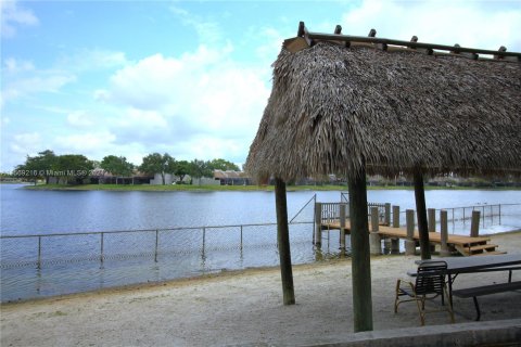 Condo in Pembroke Pines, Florida, 1 bedroom  № 1142044 - photo 24