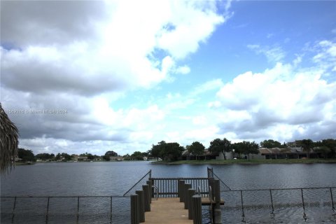 Condominio en venta en Pembroke Pines, Florida, 1 dormitorio, 79.15 m2 № 1142044 - foto 25