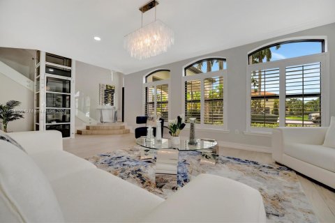 House in Miami, Florida 5 bedrooms, 319.49 sq.m. № 1329915 - photo 13