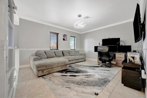 House in Miami, Florida 5 bedrooms, 319.49 sq.m. № 1329915 - photo 6