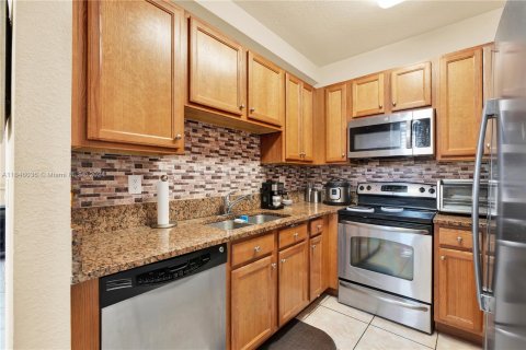 Condo in Miramar, Florida, 3 bedrooms  № 1329951 - photo 16