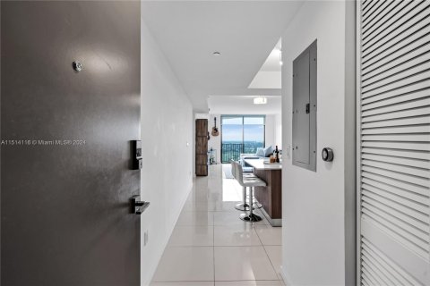 Condominio en venta en Doral, Florida, 1 dormitorio, 70.7 m2 № 947707 - foto 15