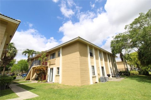 Copropriété à vendre à Coral Springs, Floride: 2 chambres, 74.32 m2 № 947671 - photo 2