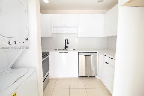 Condo in Coral Springs, Florida, 2 bedrooms  № 947671 - photo 8