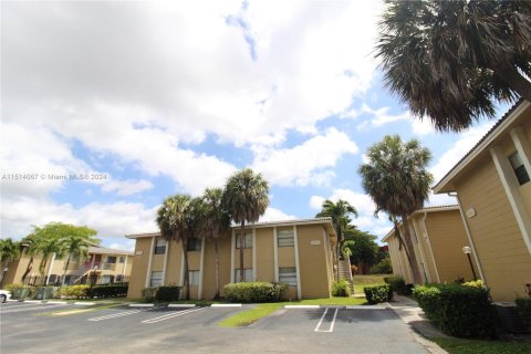 Condo in Coral Springs, Florida, 2 bedrooms  № 947671 - photo 4