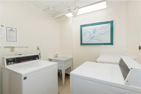 Condo in Aventura, Florida, 2 bedrooms  № 1291279 - photo 12