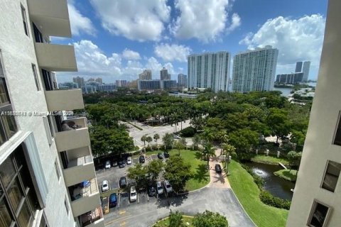 Condo in Aventura, Florida, 2 bedrooms  № 1291279 - photo 11