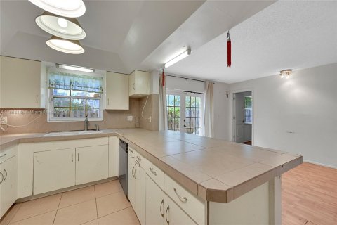 Townhouse in Cooper City, Florida 3 bedrooms, 183.48 sq.m. № 1348191 - photo 7