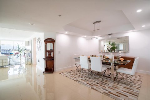 Copropriété à vendre à Sunny Isles Beach, Floride: 2 chambres, 163.51 m2 № 1119406 - photo 9