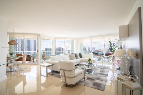 Copropriété à vendre à Sunny Isles Beach, Floride: 2 chambres, 163.51 m2 № 1119406 - photo 3