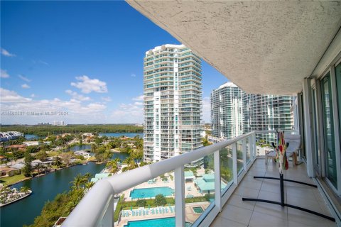 Copropriété à vendre à Sunny Isles Beach, Floride: 2 chambres, 163.51 m2 № 1119406 - photo 1