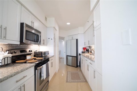 Condo in Sunny Isles Beach, Florida, 2 bedrooms  № 1119406 - photo 12