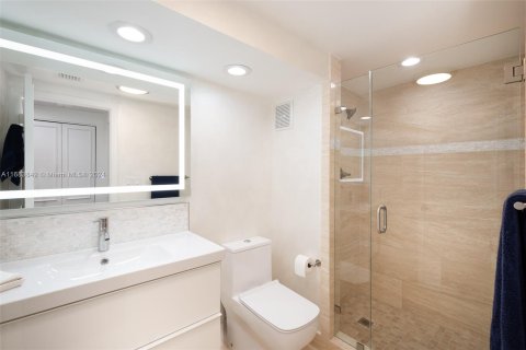 Condo in Aventura, Florida, 2 bedrooms  № 1418777 - photo 17