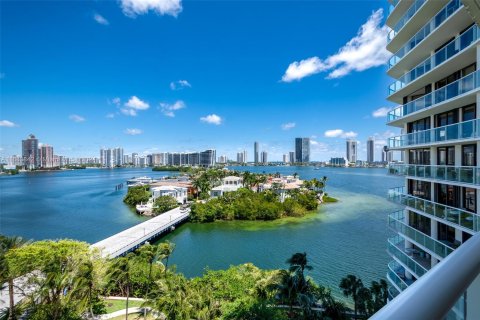 Condo in Aventura, Florida, 2 bedrooms  № 1418777 - photo 1